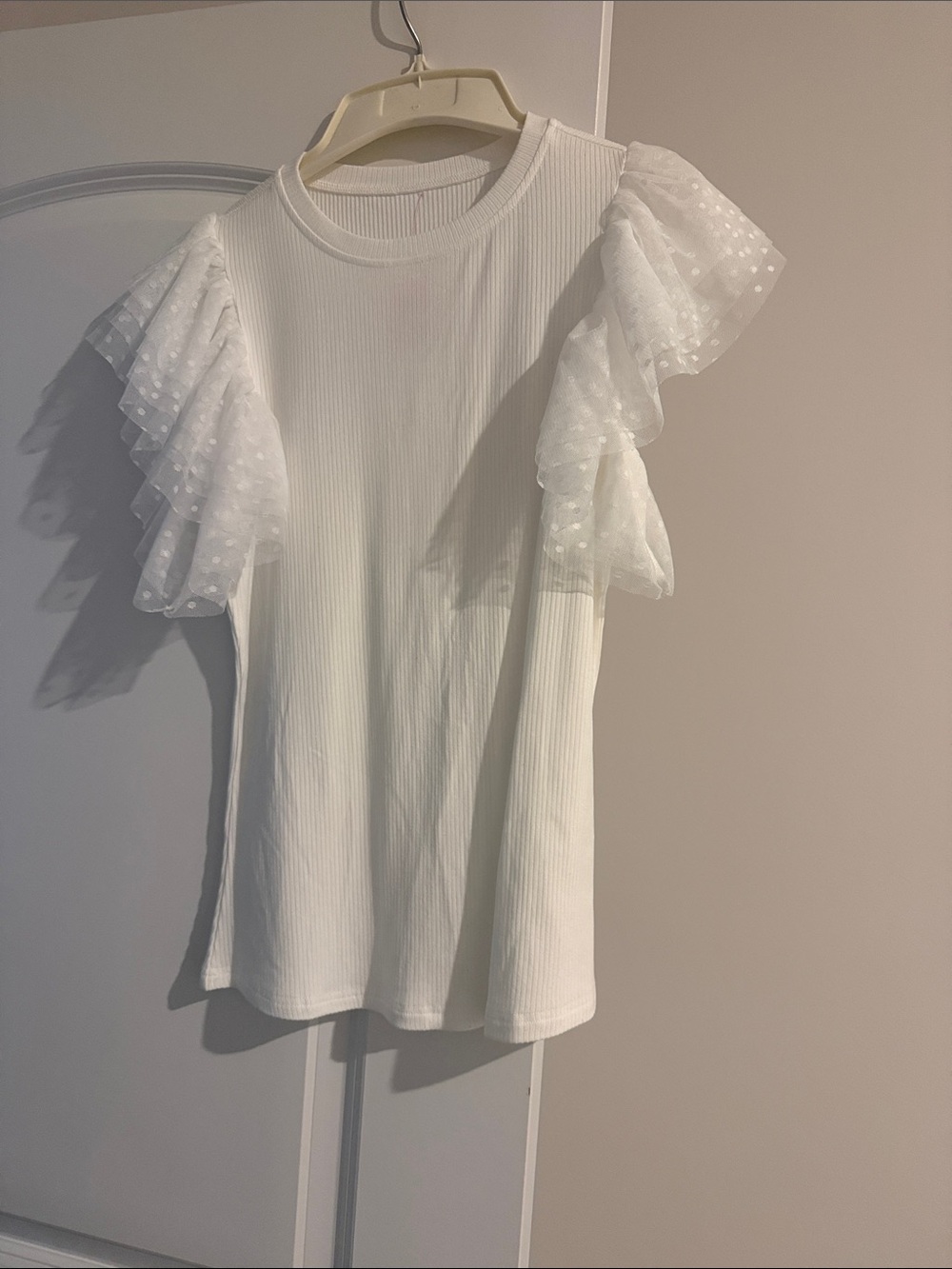 White Ruffled Sleeve Ribbed Knit Top - Brand: